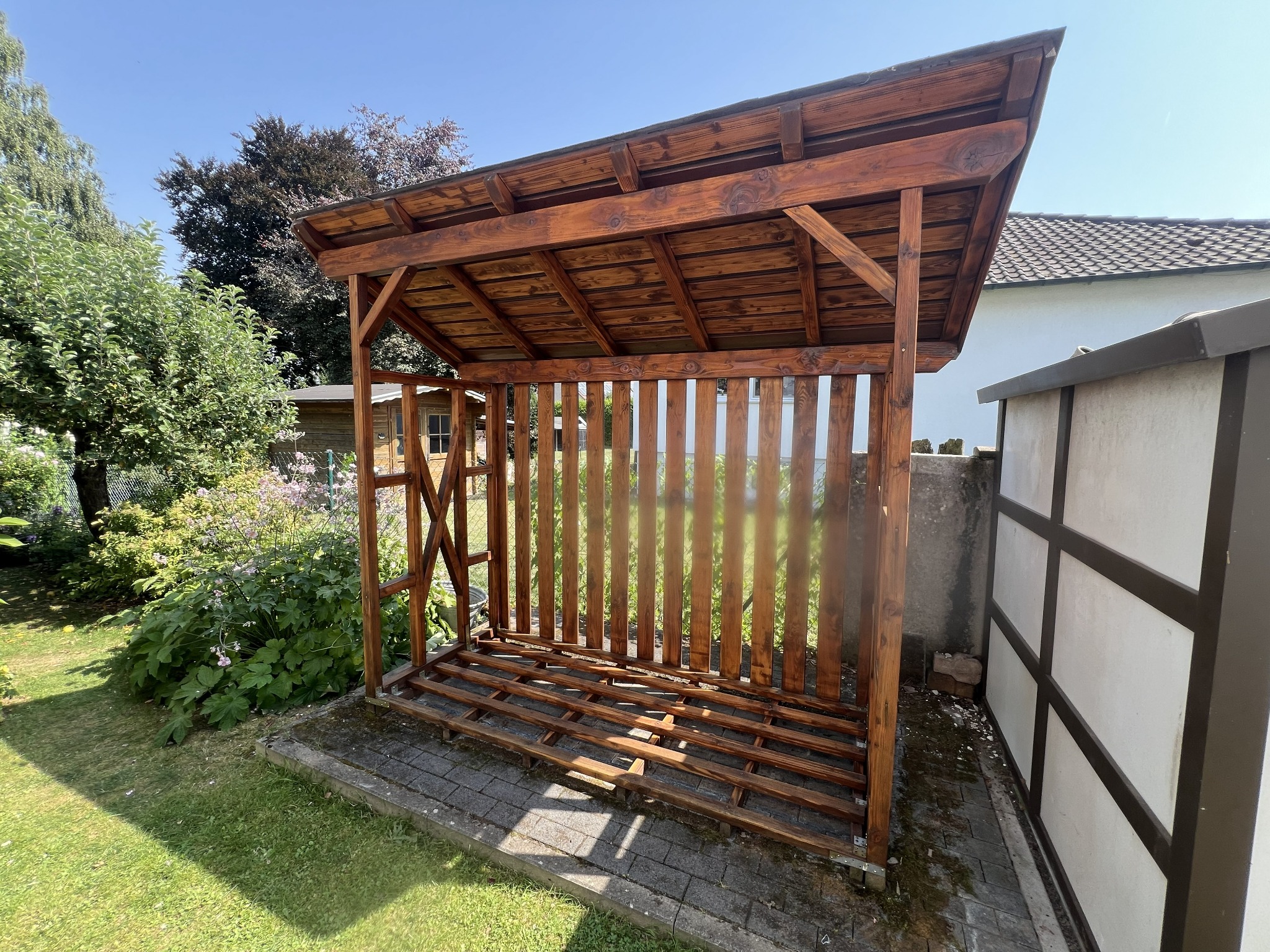 Holzkonstruktion im Garten – abgeschlossenes Projekt